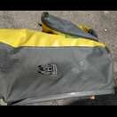 Dagmar hat eine der sich auflösenden Taschen geflickt